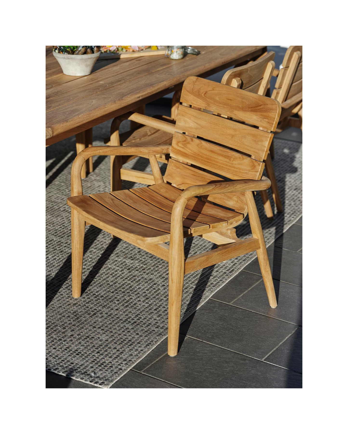Teak spisestol Lily med armlene